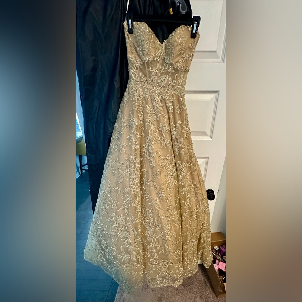 Ellie Wilde Prom/pageant dress Gold Gown SZ 00